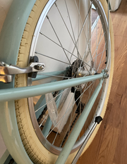 Bobbin Gingersnap 26” egg shell 2015